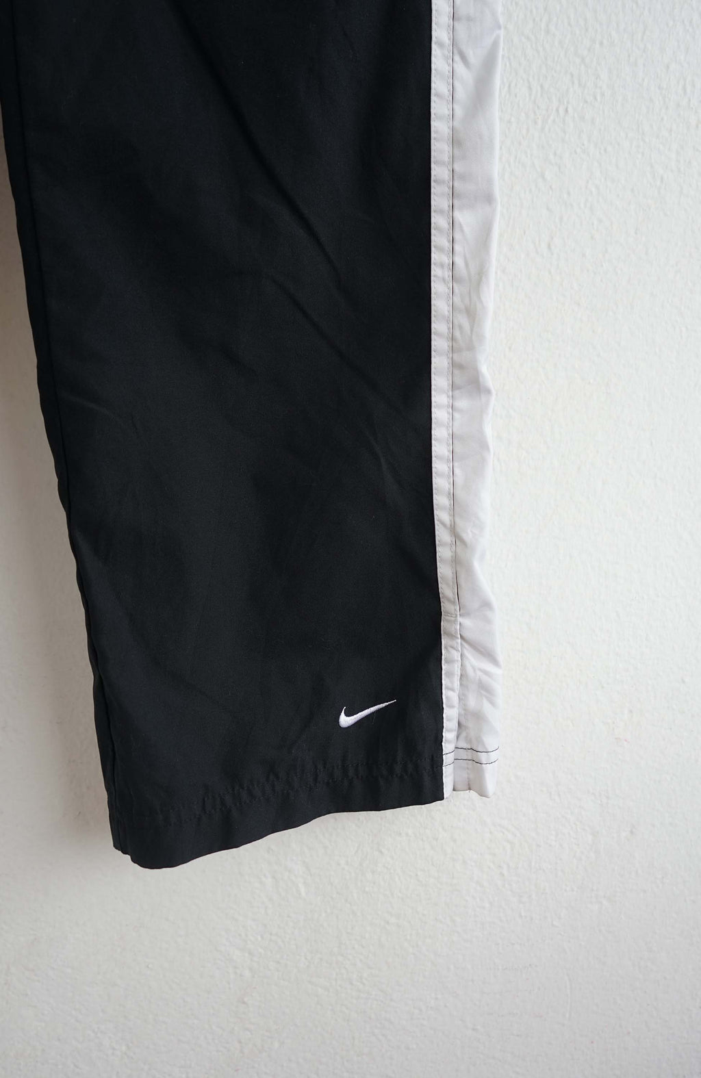 VINTAGE NIKE TRACK PANTS (M) 